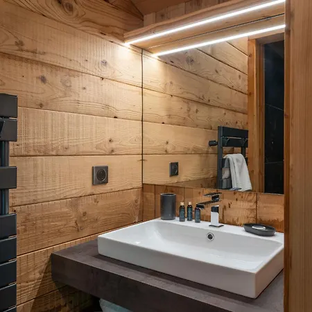 Domek alpejski Le Grand V, De Luxe Avec Piscine Interieure
