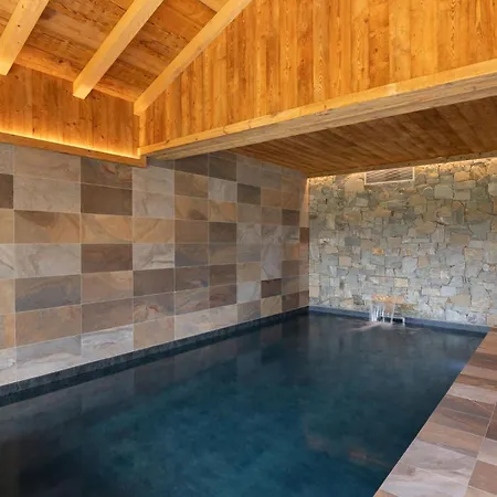 Chalet Le Grand V, De Luxe Avec Piscine Interieure